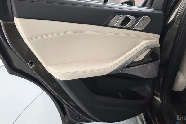 2022 BMW X6 с пробегом 14 202 км