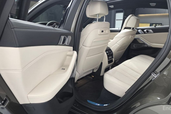 2022 BMW X6 с пробегом 14 202 км