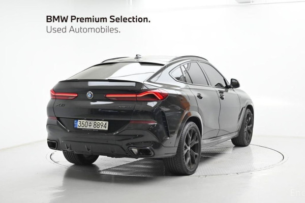 2022 BMW X6 с пробегом 8 928 км