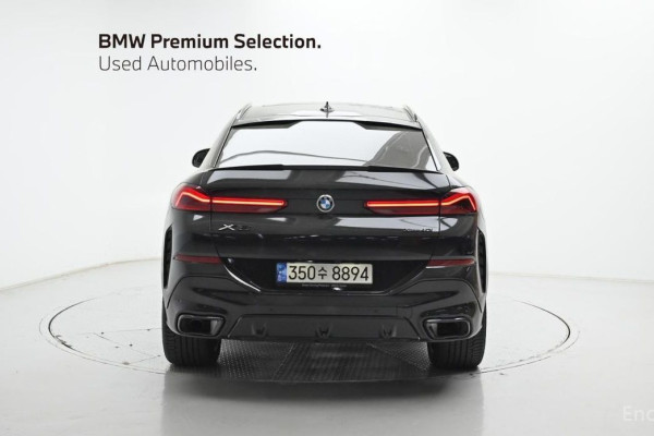 2022 BMW X6 с пробегом 8 928 км