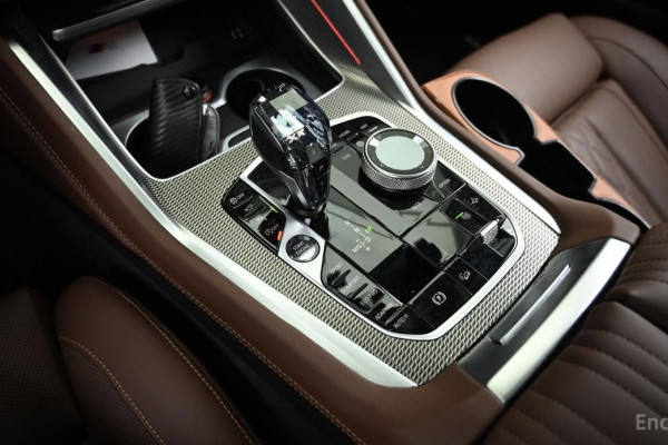 2022 BMW X6 с пробегом 8 928 км