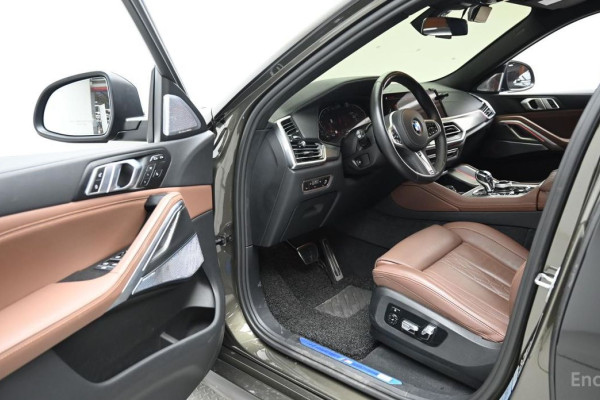 2022 BMW X6 с пробегом 8 928 км