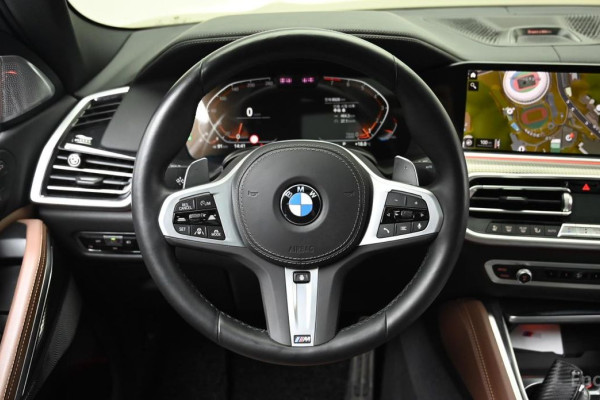 2022 BMW X6 с пробегом 8 928 км