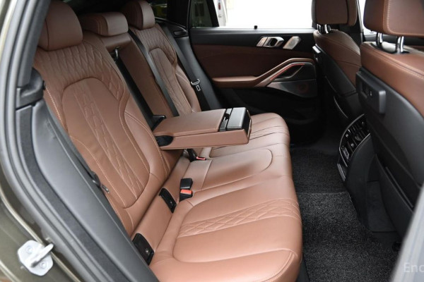 2022 BMW X6 с пробегом 8 928 км