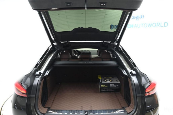 2022 BMW X6 с пробегом 8 928 км