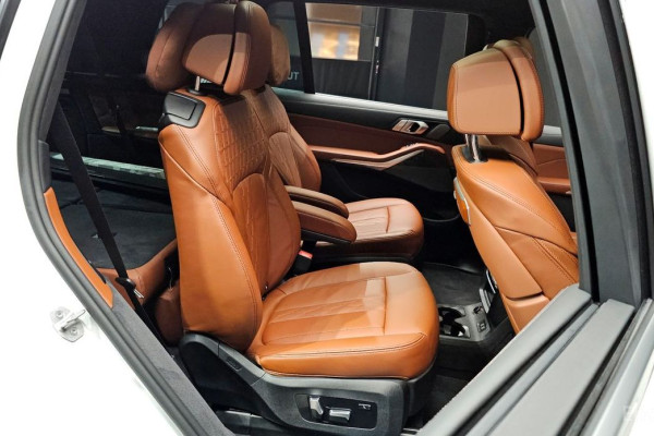 2025 BMW X7 с пробегом 3 614 км
