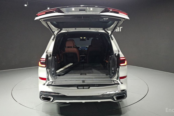 2025 BMW X7 с пробегом 3 614 км