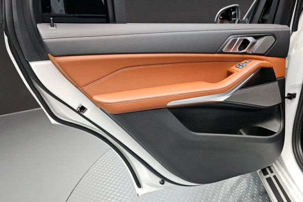 2025 BMW X7 с пробегом 3 614 км