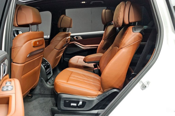 2025 BMW X7 с пробегом 3 614 км
