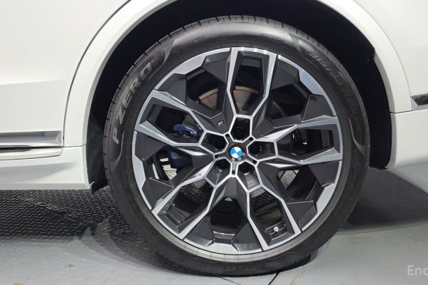 2025 BMW X7 с пробегом 7 010 км