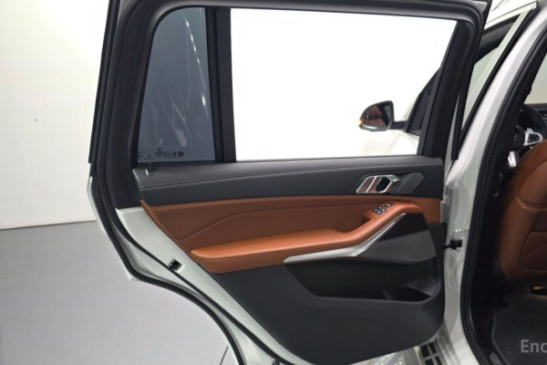 2025 BMW X7 с пробегом 7 010 км