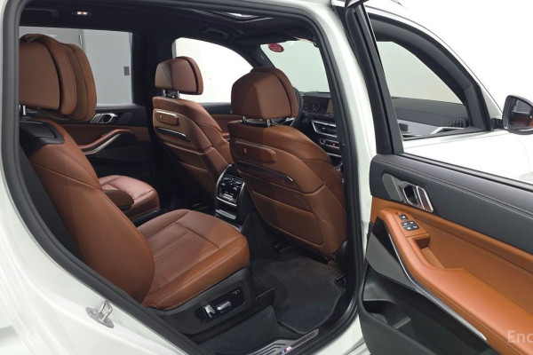 2025 BMW X7 с пробегом 7 010 км