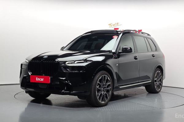 2025 BMW X7 с пробегом 11 951 км