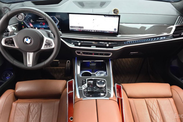 2025 BMW X7 с пробегом 11 951 км