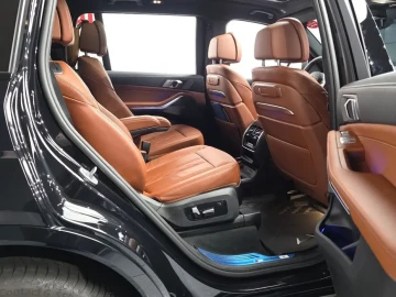 2025 BMW X7 с пробегом 11 951 км