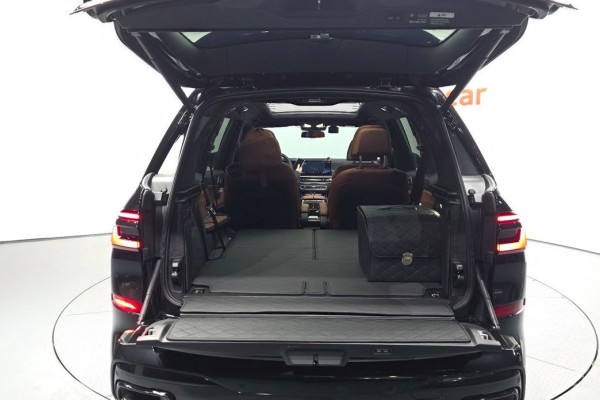 2025 BMW X7 с пробегом 11 951 км