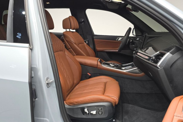 2025 BMW X7 с пробегом 6 327 км