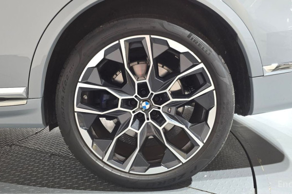 2025 BMW X7 с пробегом 6 327 км