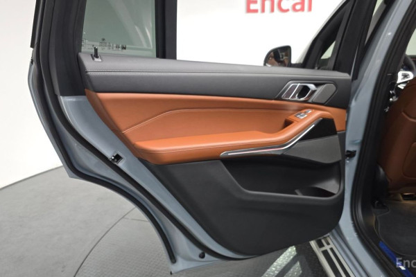 2025 BMW X7 с пробегом 6 327 км