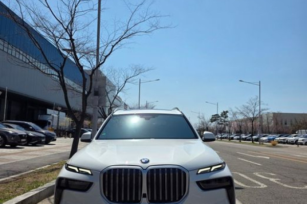 2025 BMW X7 с пробегом 9 300 км