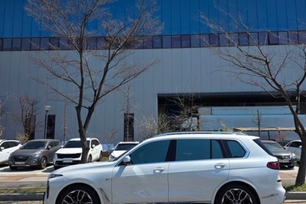 2025 BMW X7 с пробегом 9 300 км