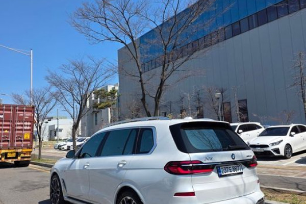 2025 BMW X7 с пробегом 9 300 км