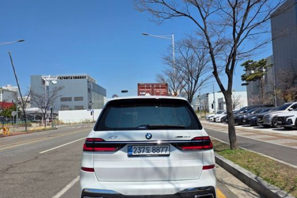 2025 BMW X7 с пробегом 9 300 км