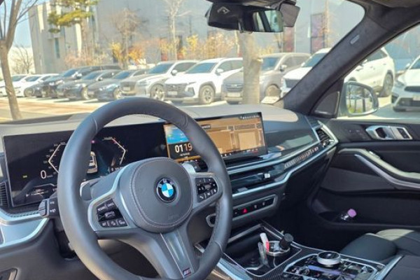 2025 BMW X7 с пробегом 9 300 км