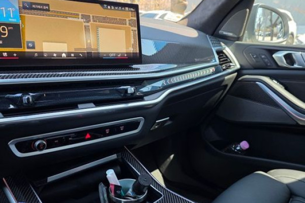 2025 BMW X7 с пробегом 9 300 км