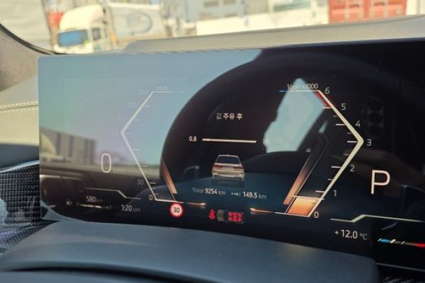 2025 BMW X7 с пробегом 9 300 км