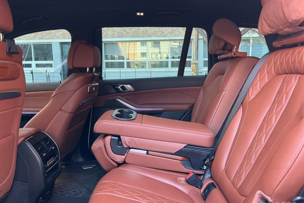 2025 BMW X7 с пробегом 13 000 км