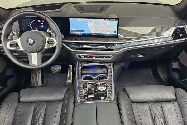 2025 BMW X7 с пробегом 15 694 км
