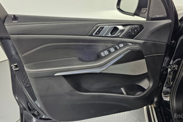 2025 BMW X7 с пробегом 15 694 км