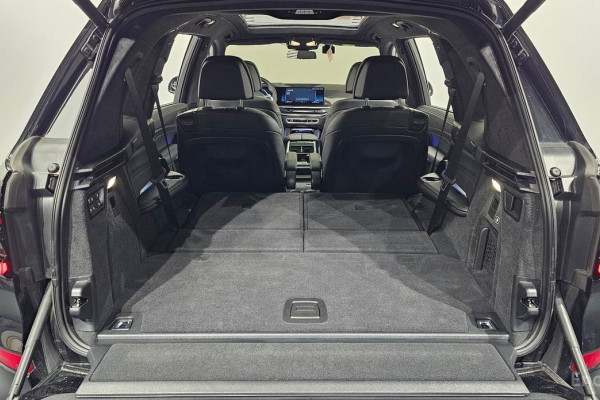 2025 BMW X7 с пробегом 15 694 км