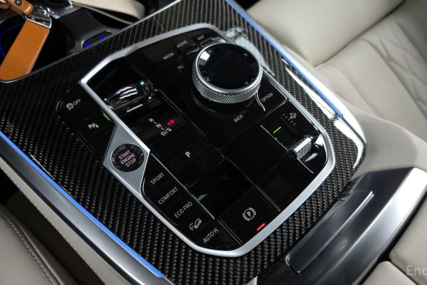 2025 BMW X7 с пробегом 7 623 км