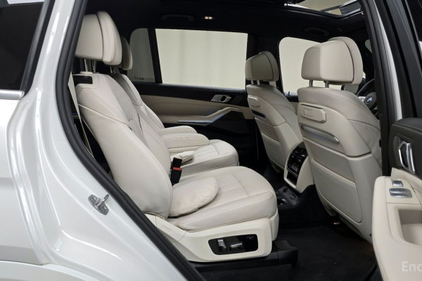 2025 BMW X7 с пробегом 7 623 км