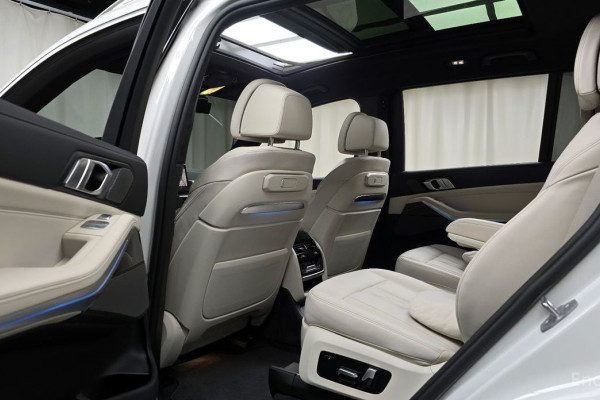 2025 BMW X7 с пробегом 7 623 км