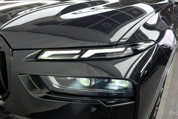 2025 BMW X7 с пробегом 18 434 км