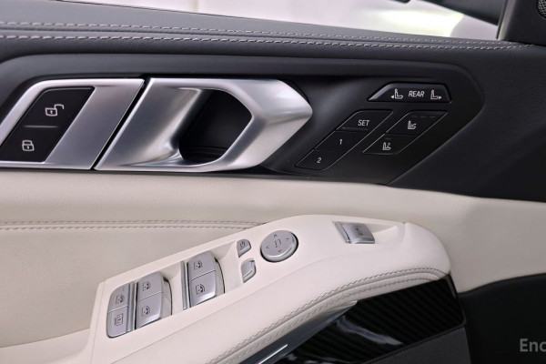 2025 BMW X7 с пробегом 18 434 км