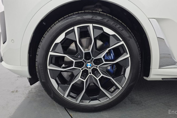 2025 BMW X7 с пробегом 5 872 км
