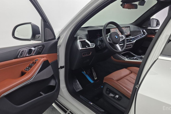2025 BMW X7 с пробегом 5 872 км