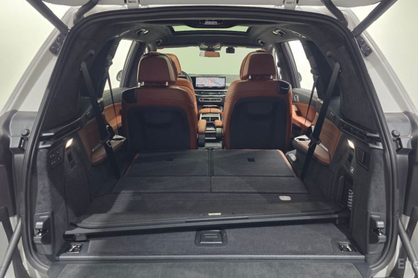2025 BMW X7 с пробегом 5 872 км