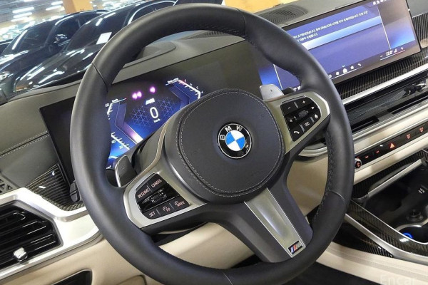 2025 BMW X7 с пробегом 4 100 км