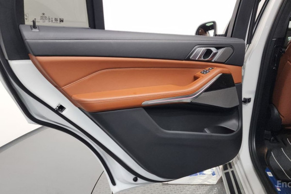 2025 BMW X7 с пробегом 7 966 км