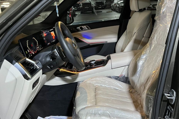 2025 BMW X7 с пробегом 18 536 км