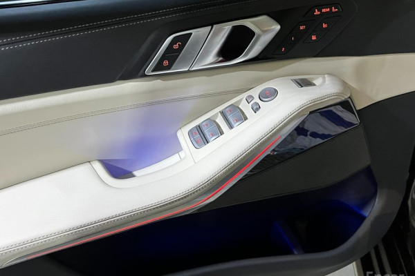 2025 BMW X7 с пробегом 18 536 км