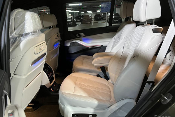 2025 BMW X7 с пробегом 18 536 км