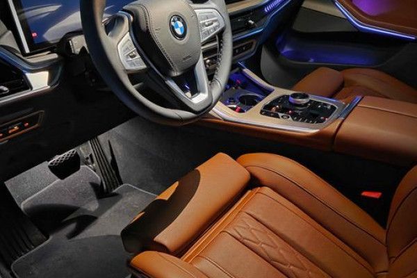 2025 BMW X7 с пробегом 4 200 км