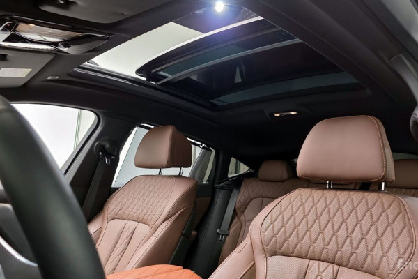 2025 BMW X6 с пробегом 15 427 км