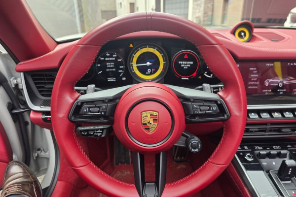 2021 Porsche 911 с пробегом 40 000 км